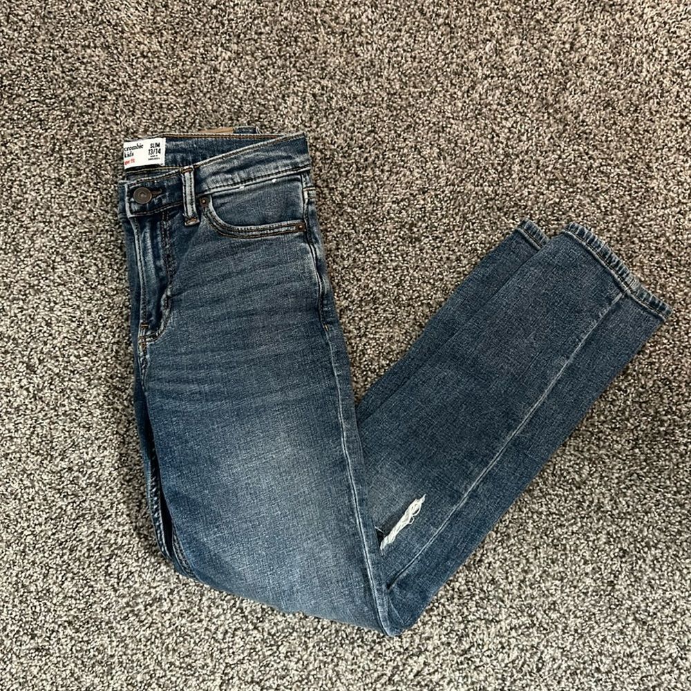 ABERCROMBIE Kids Taper Fit Jeans